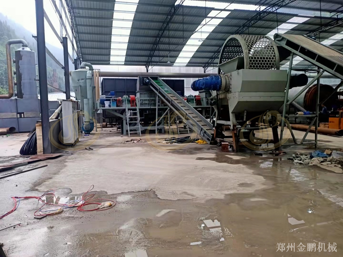 郑州金鹏废旧轮胎粉碎设备用于整胎粗破预处理说明